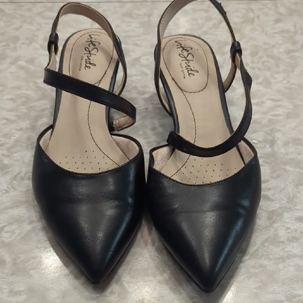 Life Stride Black Pointed Toe Slingback Heels